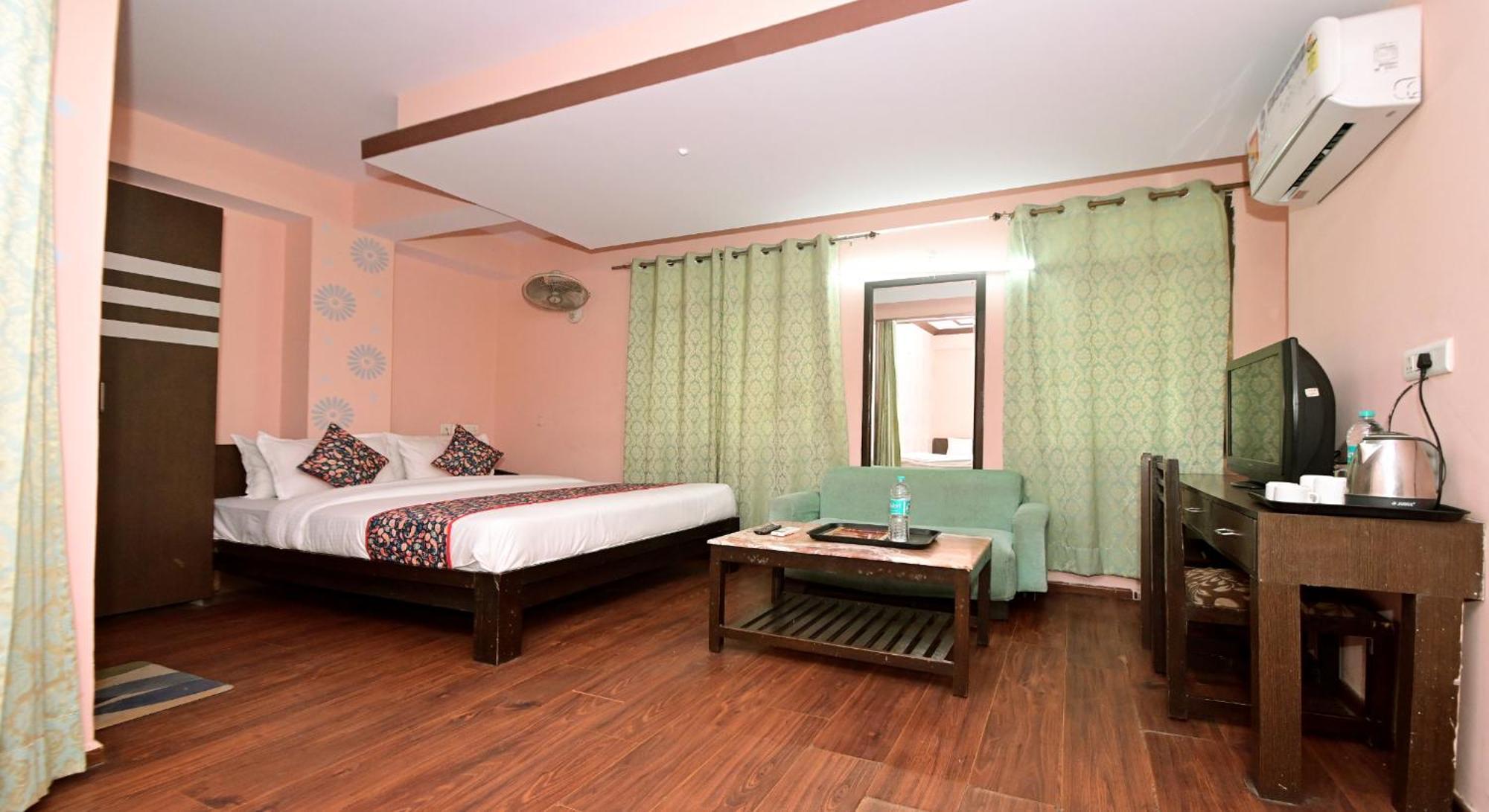 Hotel Laxmi Villa Palace-Near Jaipur Railway Station Inn 3*